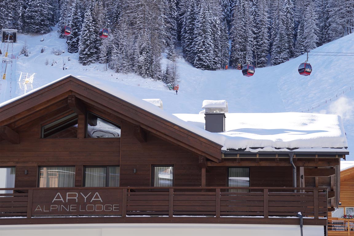 Skilift Campo Freina in front of the Garni Hotel Arya Alpine Lodge in winter