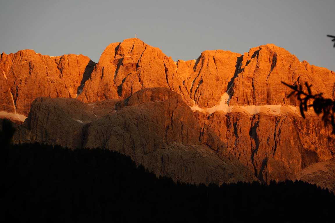 Alpenglow on the Sella Group