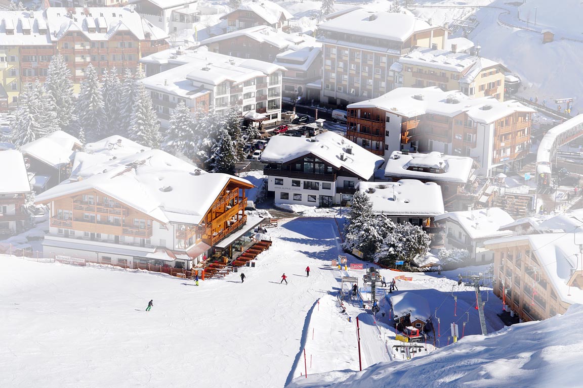 Sella Ronde Ski In Ski Out: de skipiste eindigt voordat Garni Hotel Arya Alpine Lodge