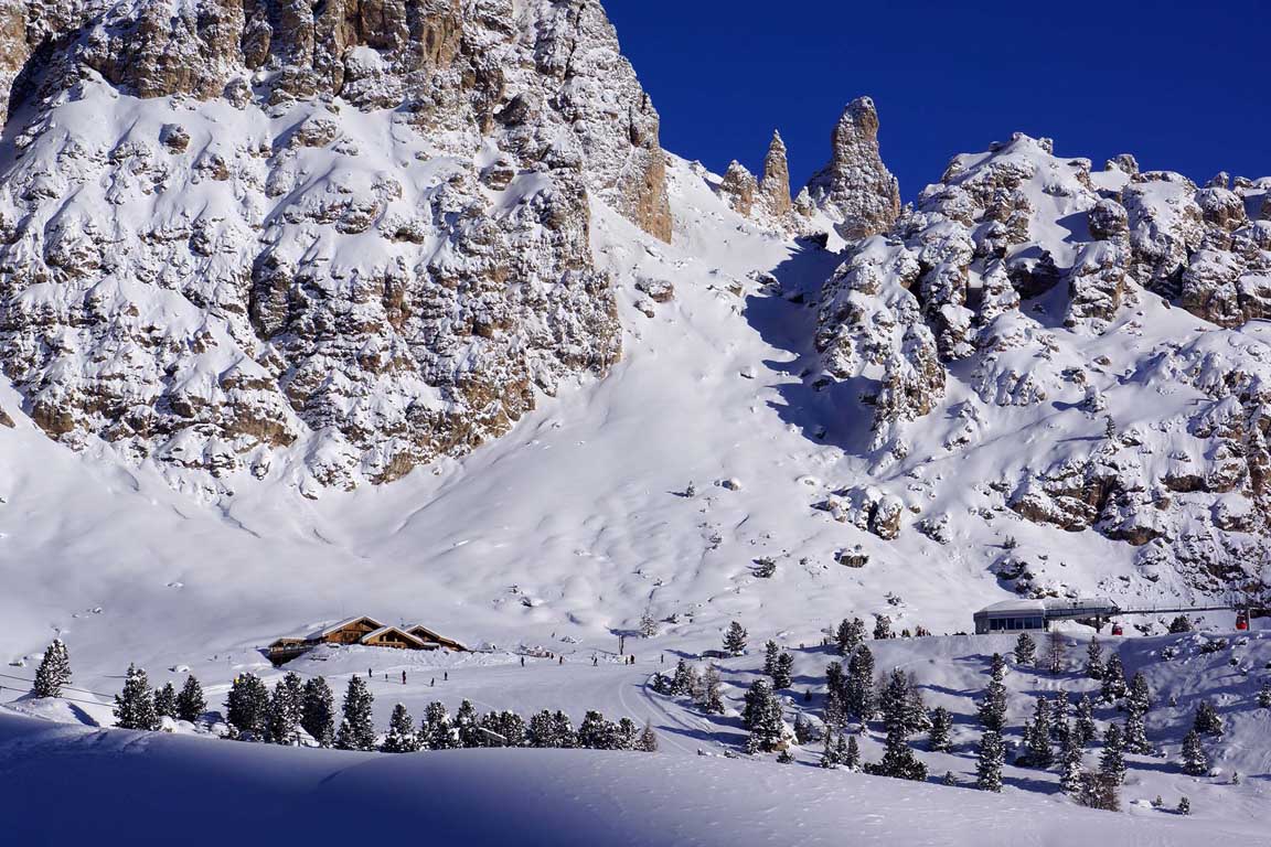 Jimmy hut above the Passo Gardena in winter